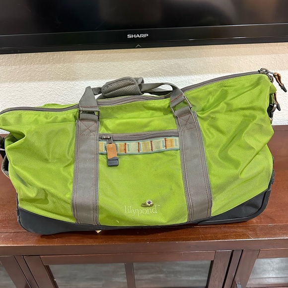 Lily Pond roller duffle - Picture 2 of 11